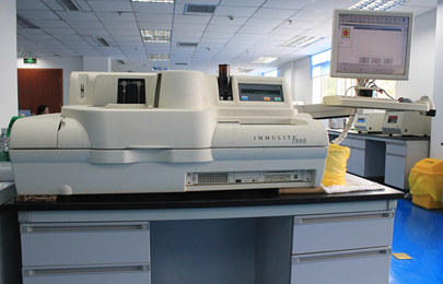 Purification of carrier gas and zero point gas for analytical instruments